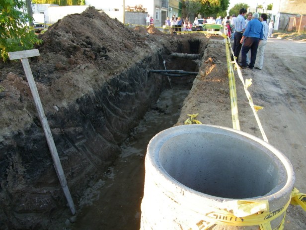 Obras. Fierro dijo que cumplirá con el FDI pese a advertencias.