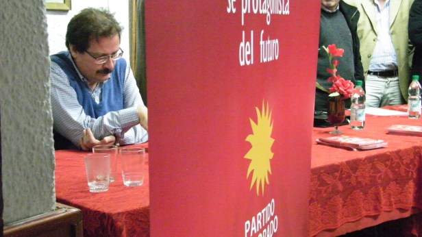 Álvaro Riva, en una presentación del Congreso Ideológico en la Casa del Pueblo. Foto: Archivo FD