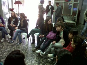 Jóvenes del FA en el local central en Florida. 