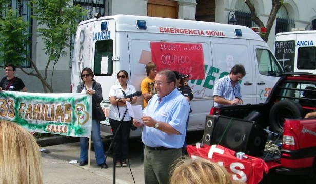 Julio Mesa en la lectura de la proclama. Foto: FD.