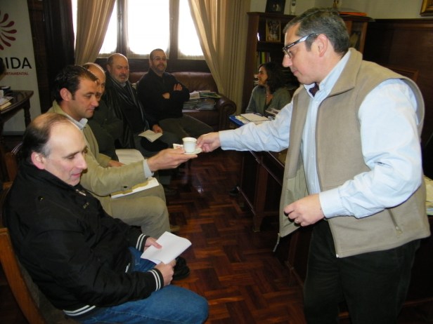 Encuentro. Ante el intendente, el FA puso una propuesta que generó discusiones en todos los partidos.