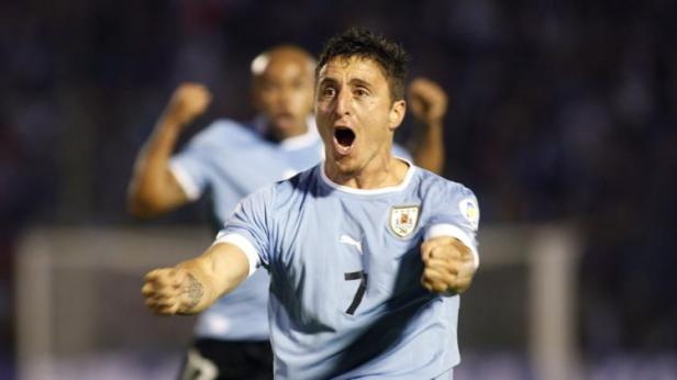 2013-10-15T235412Z_1209765894_GM1E9AG0LVG01_RTRMADP_3_SOCCER-WORLD