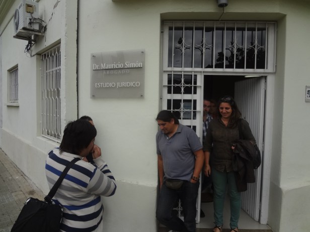 Dirigentes de APU salen del estudio de Mauricio Simón