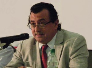 Jorge Reyes, el abogado de los trabajadores, reclamó la disculpa junto a los funcionarios. Foto: Archivo FD.