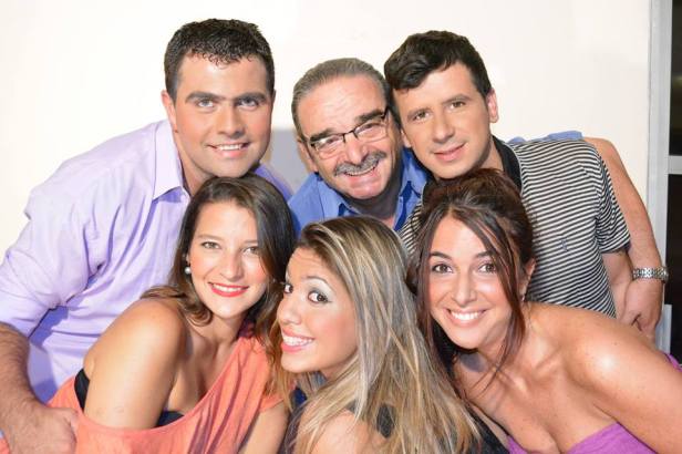 Giordano y el elenco. Foto: vía "Sexbook", perdón, Facebook. 