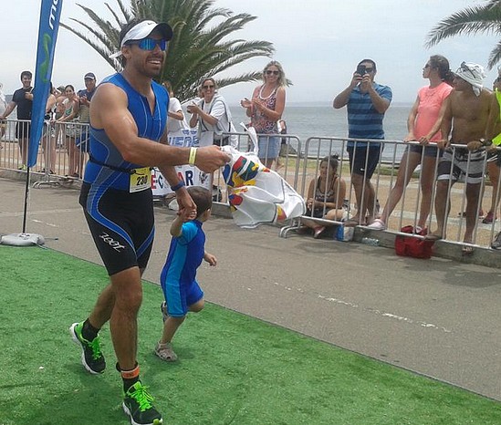 Sarla arribando a la meta. Foto: @maurisanner vía Twitter.