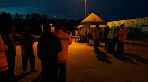 Temprano. Los trabajadores ingresaron a trabajar y dialogar con Corujo, pero no hubo respuesta. Foto: @rensonprensa